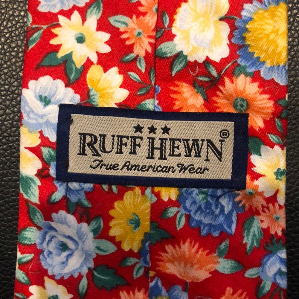 Never worn necktie - Picture 3 of 3